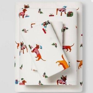 Holiday dog queen-sized sheet set